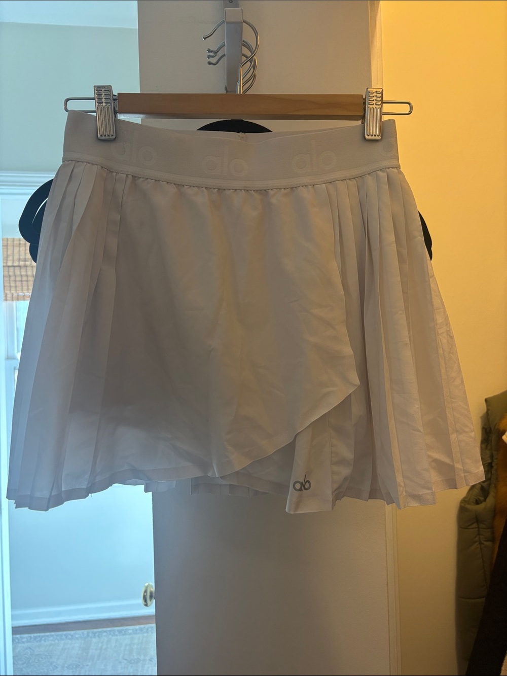 ALO Yoga White Pleated Skort with Active Waistband